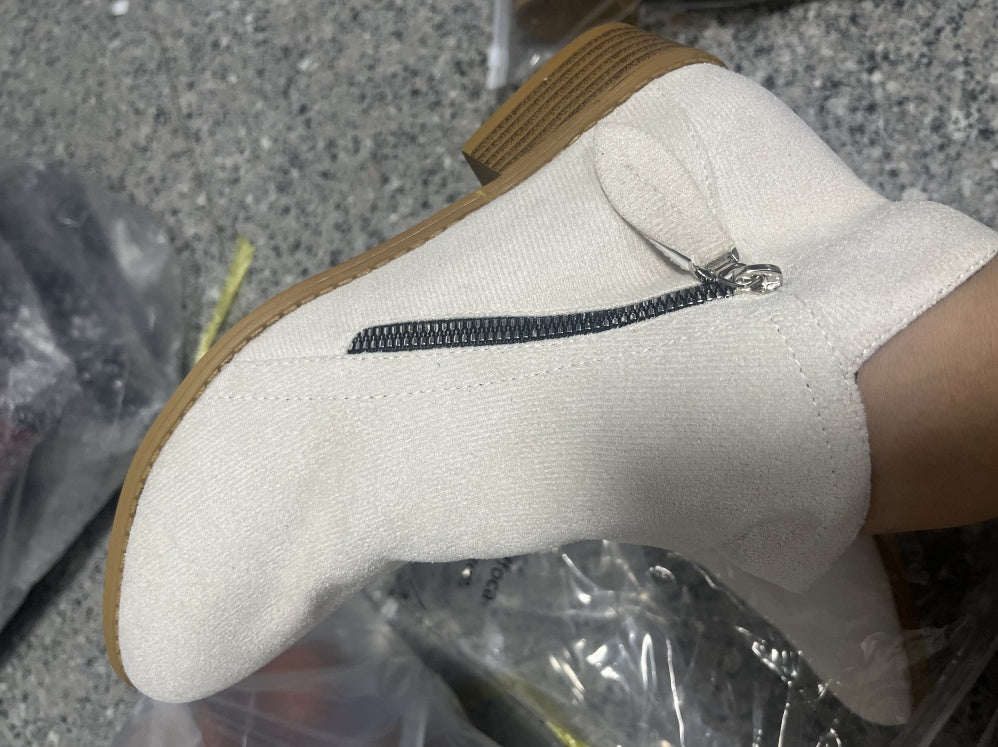 Stivaletti con tacco medio e zip laterale